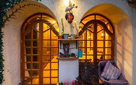 Saffronstays Birdsong - 3Br Pet-Friendly Villa With Lawns, Treetop Terraces, Gazebo Dining & Tennis Court